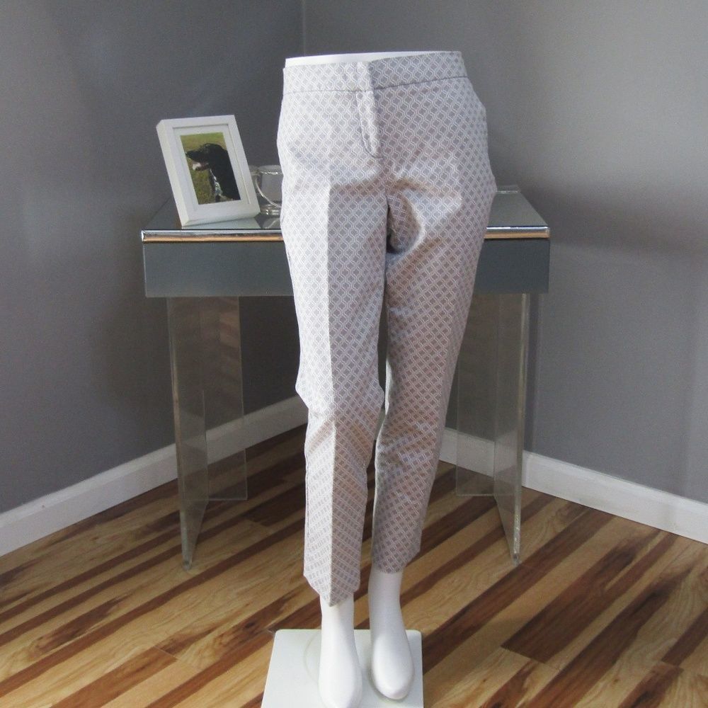Adrienne Vittadini Gray White Moroccan Print Crop
